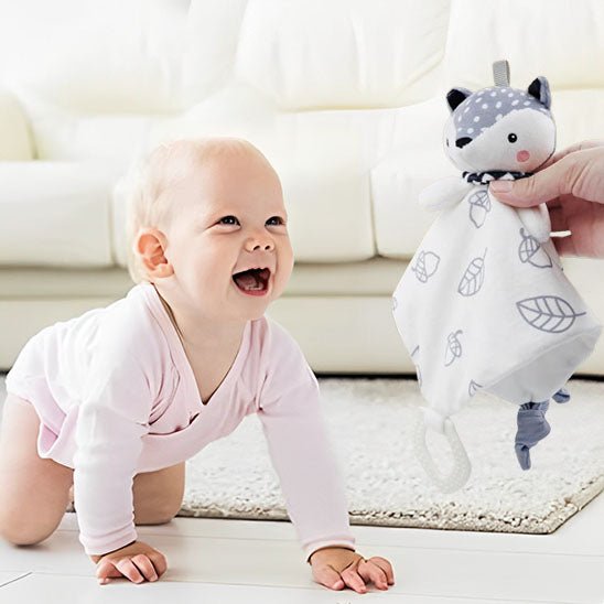 la joie d'un bébé avec le doudou foxy