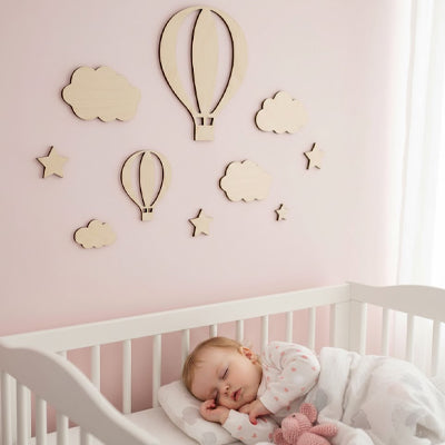 Bébé est endormi sous les stickers muraux