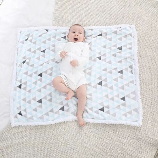 couverture bebe geometric comme un plaid
