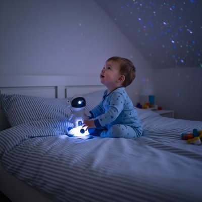 Enfant avec sa Veilleuse Astronaute