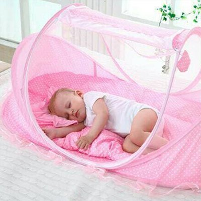 Lit moustiquaire bebe SleepSafe rose enfant endormie